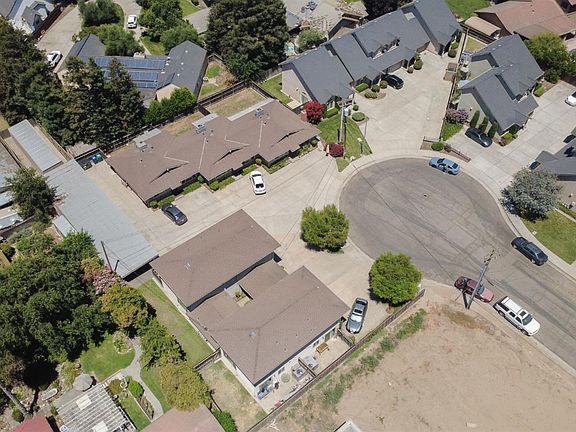 4th image of 20041 Carol Dr