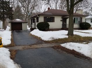 147 Bagley St, Woodstock, IL 60098