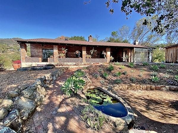 1st image of 231 E Mountain Dr
