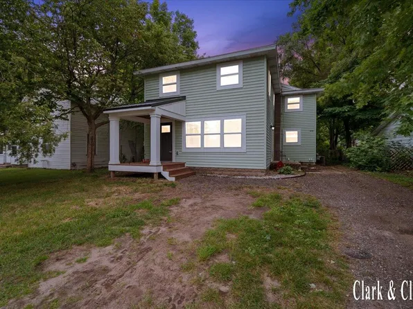 214 N Lincoln St, Howard City, MI 49329