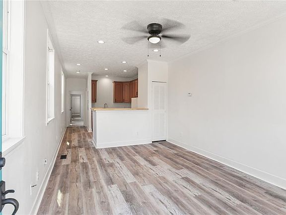 2nd image of 3117-3119 Broadway St