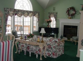 298 Woodloch Dr, Hawley, PA 18428