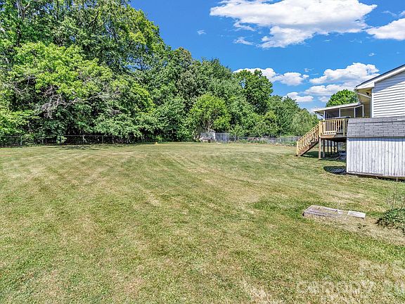 5th image of 13 Spring Lake Dr