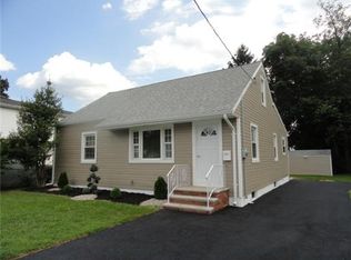 15 Rues Ln, East Brunswick, NJ 08816