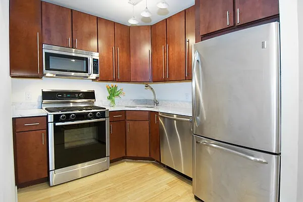 Sold by Brooklyn Bridge | media 9