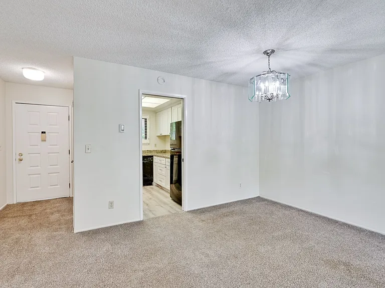 1083 N Abbott Ave — Photo 8
