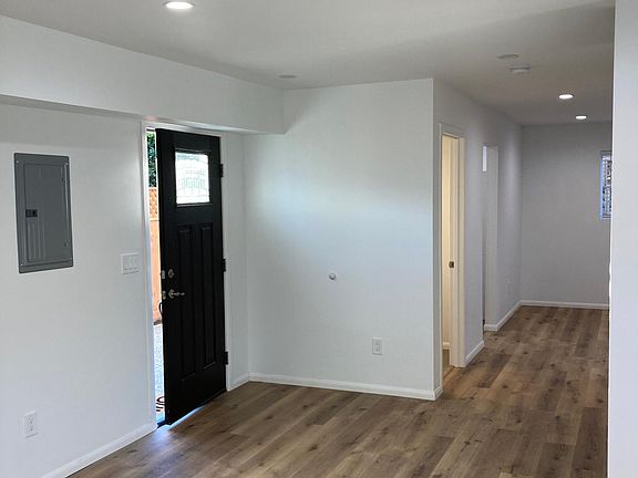 4th image of 6662 1/2 Satsuma Ave