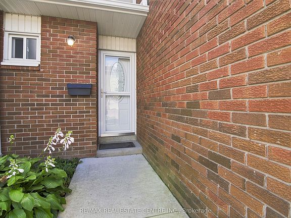 2nd image of 44 Franklin Ct #49