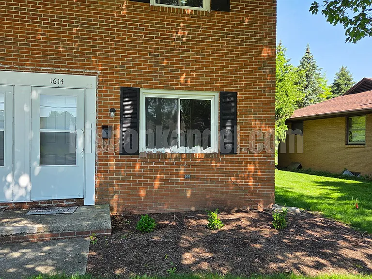 1614 Crystal Ave — Photo 1