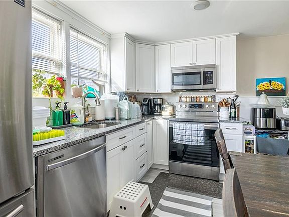 3rd image of 115 Marshall Ave