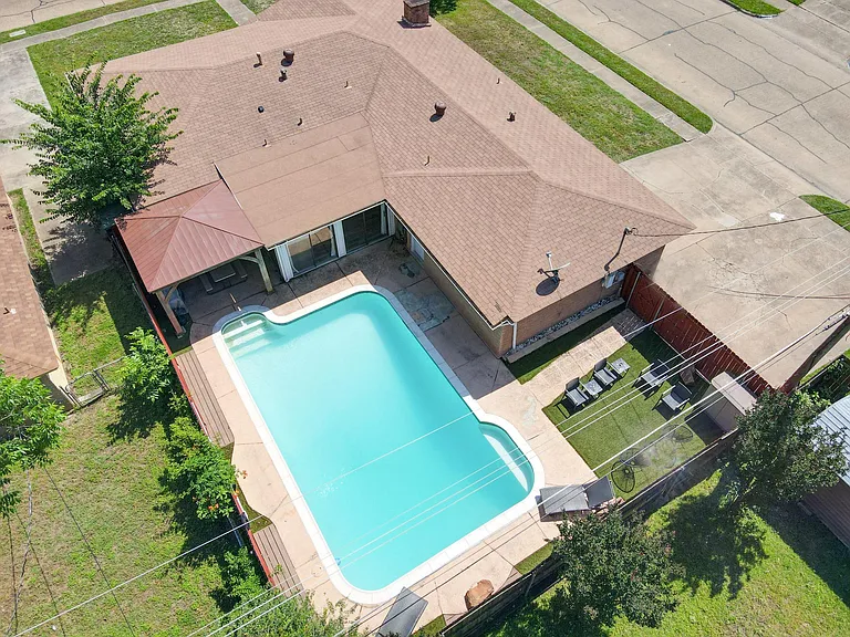 2117 Benjamin Rd — Photo 1