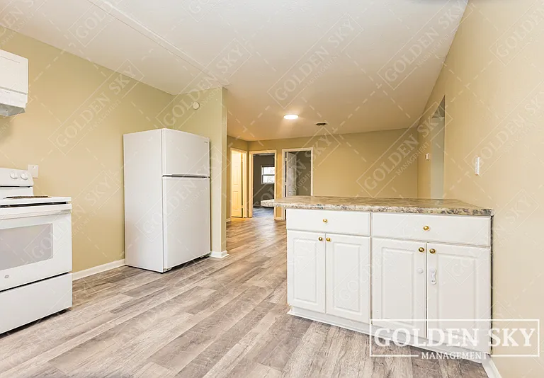 2109 S Hoyt Ave — Photo 4