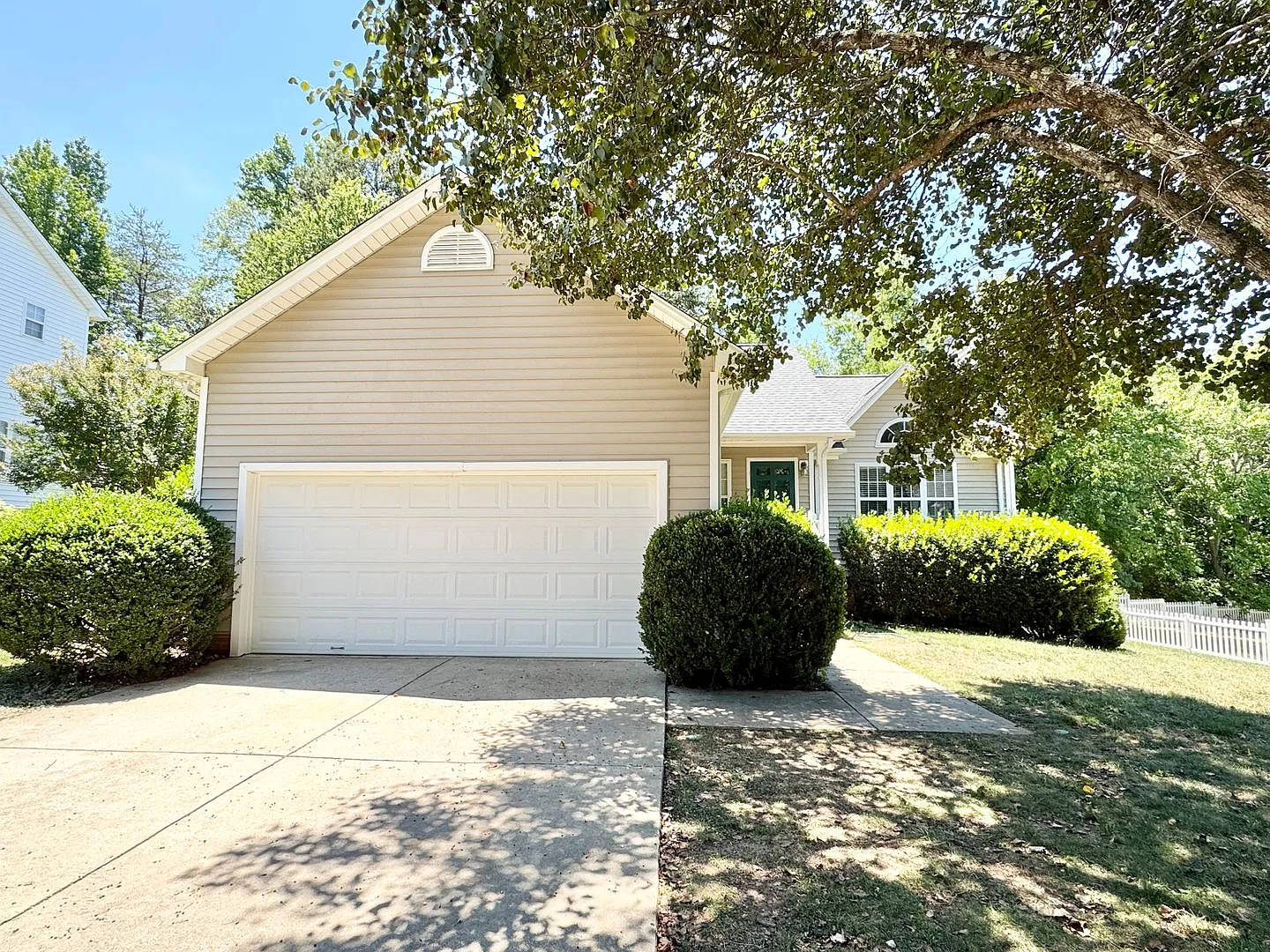 Fantastic 3 BR House w/ Inviting Floor Plan in Kernodle/NW School District — Photo 2