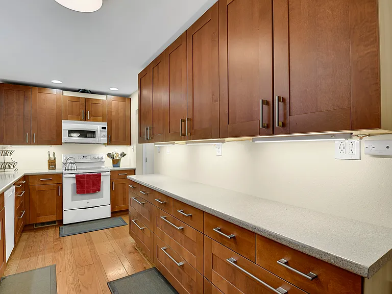 1009 Pioneer Ln — Photo 4