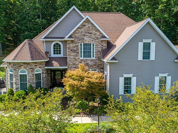 3rd image of 160 Estates Dr