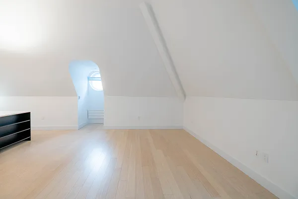 Rented by DelShah Capital LLC | media 28