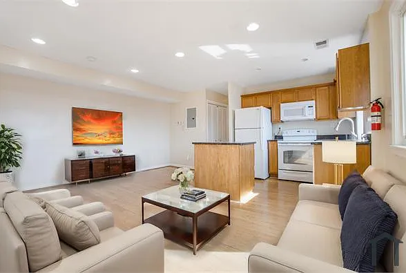 2 bed, 850 sqft, $2,199 — Photo 2
