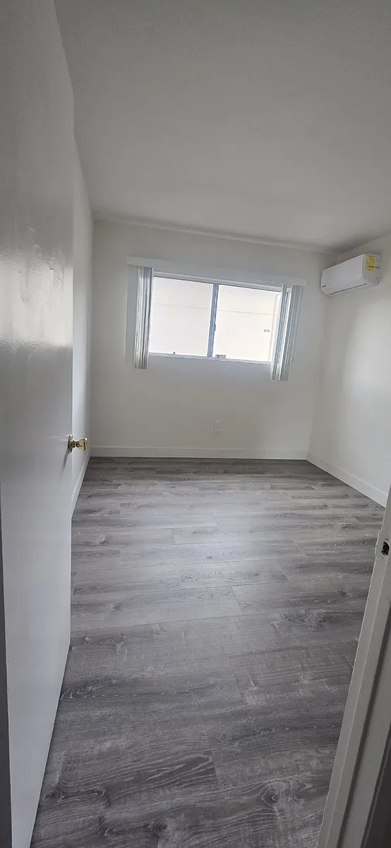 Building Photo - 1470 E Wilson Ave #206