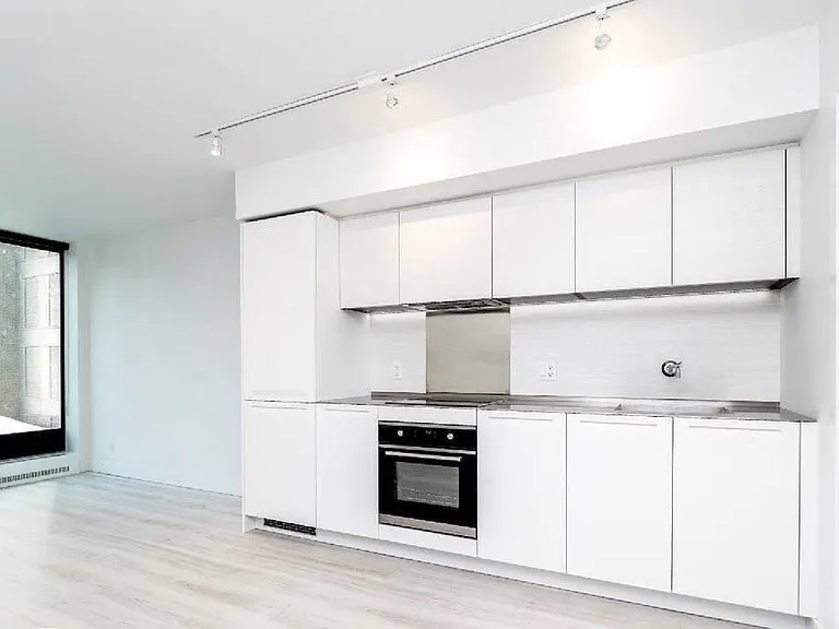 1133 Hornby St — Photo 2