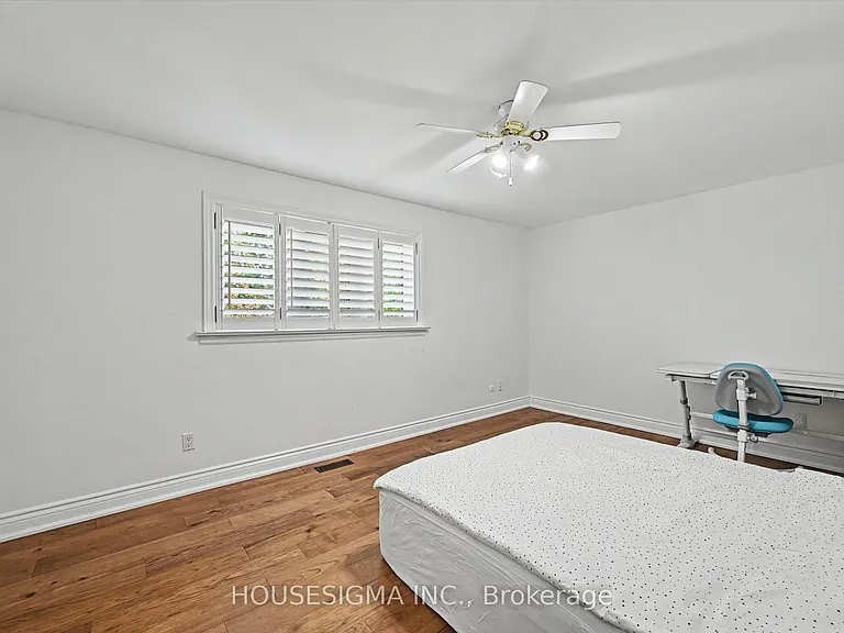 444 Withnell Cres — Photo 15