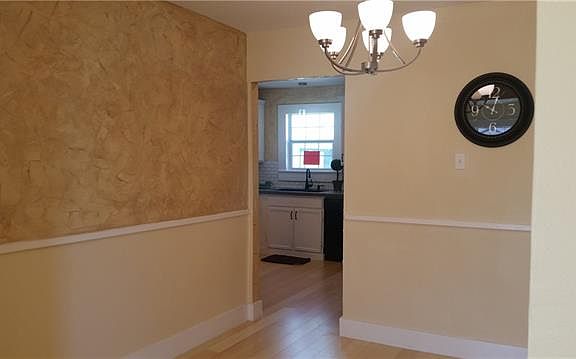 4th image of 113 W Ave E
