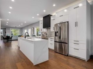 3223 W Signal Hill Dr SW, Calgary, AB T3H 3T4