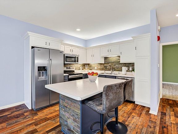 5th image of 5439 Congress Ave