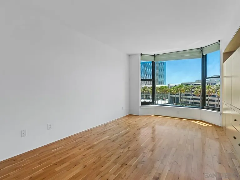 500 W Harbor Dr #504 — Photo 21