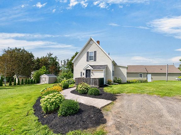 3rd image of 7 Macarthur Dr