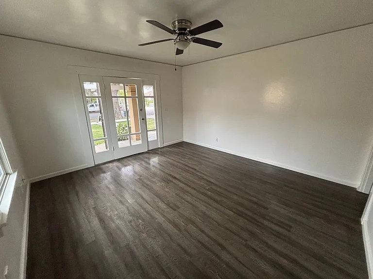 520 E Cypress St — Photo 5