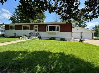 413 1st St SE, Hayfield, MN 55940