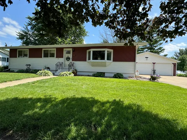 413 1st St SE, Hayfield, MN 55940