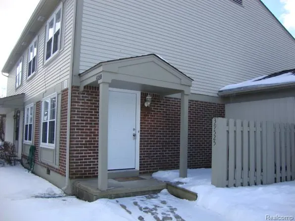 39525 Village Wood Rd #379, Novi, MI 48375