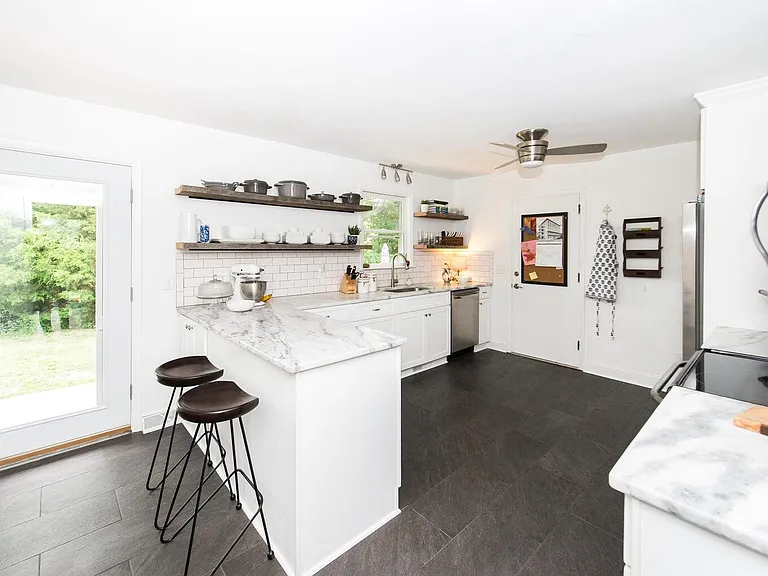 1268 Marvin Ave — Photo 7