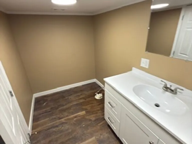 1904 Rayburn Ave — Photo 12