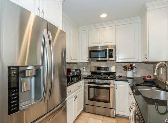 Stainless steel kitchen with new fridge and new WiFi compatible dishwasher