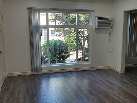 1217 A Livingroom and bay window facing courtyard