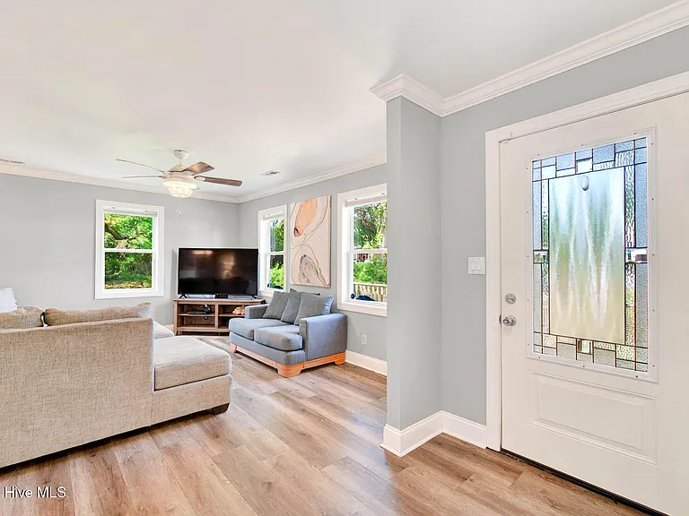 1950 Ocean View Dr SW — Photo 40