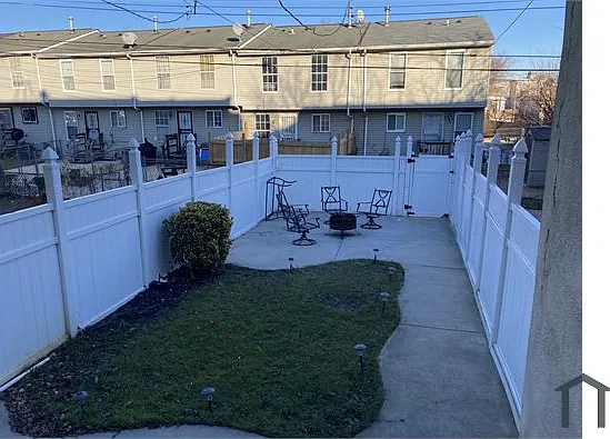 1353 N Carey St — Photo 31