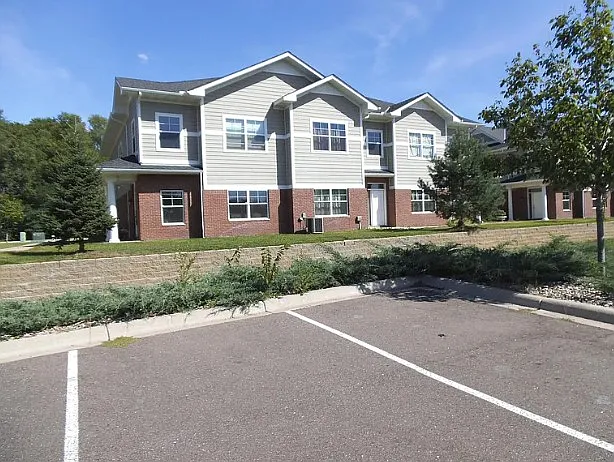 3 bed, 1952 sqft, $2,250 — Photo 1