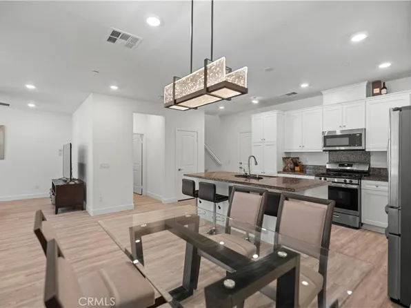 7118 Vernazza Pl, Eastvale, CA 92880