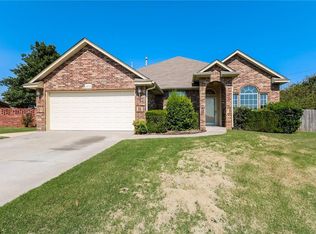 1833 NE 11th St, Moore, OK 73160