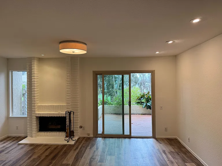 26571 Lucinda — Photo 41