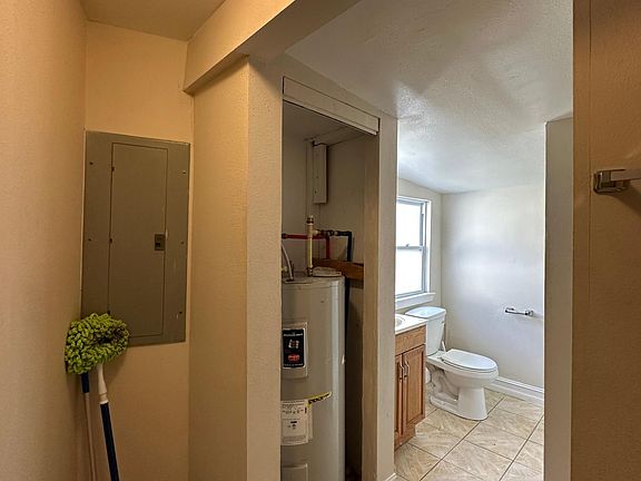 2nd image of 2115 Crawford St #B