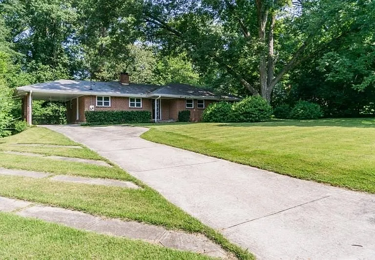 2790 Glenbriar Dr NE — Photo 6