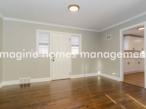 5th image of 7606 Ward Pkwy