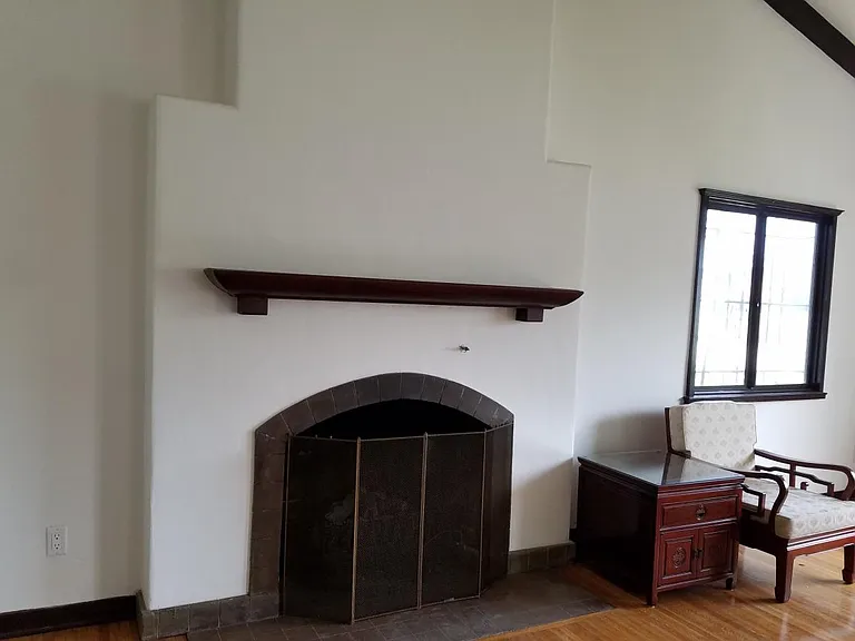 1147 S Victoria Ave — Photo 3