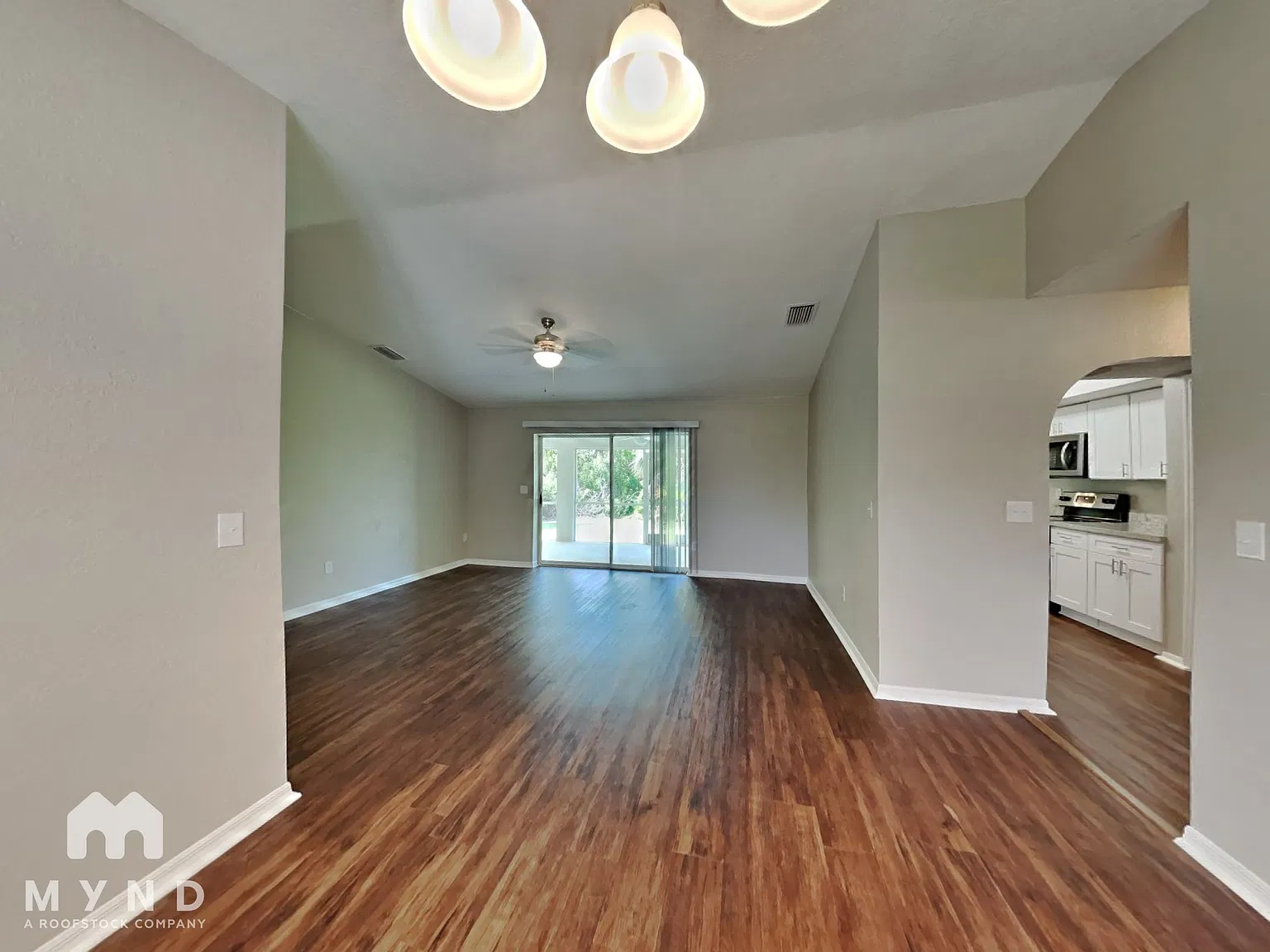 3 bed, 2.0 bath, 1495 sqft, $1,955 — Photo 3