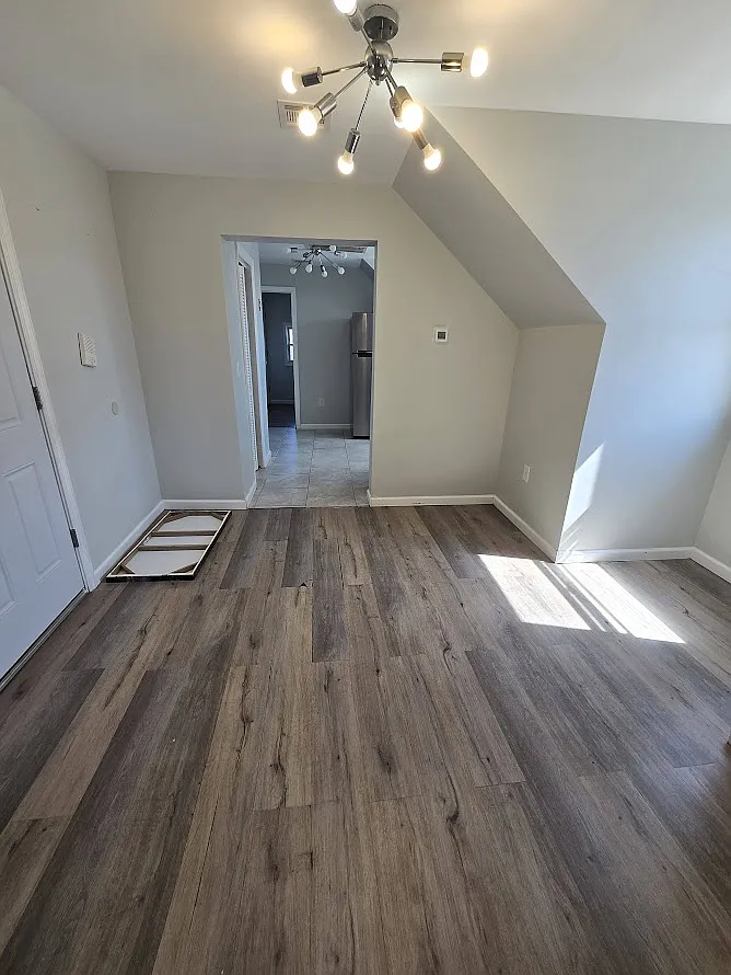 Building Photo - 223 Cator Ave #3A