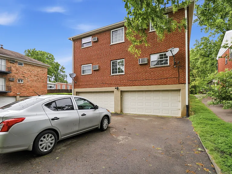 6237 Benneville St #1 — Photo 30